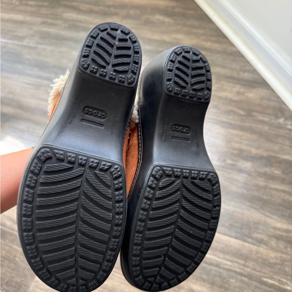 Crocs Cobbler Suede Leather Clogs Womens Size 7 Faux Fur tan brown - Picture 5 of 5